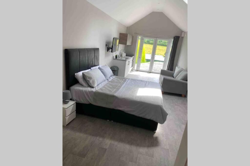 The Forest Chalet - Stunning Studio Apartment Ballycastle Eksteriør bilde