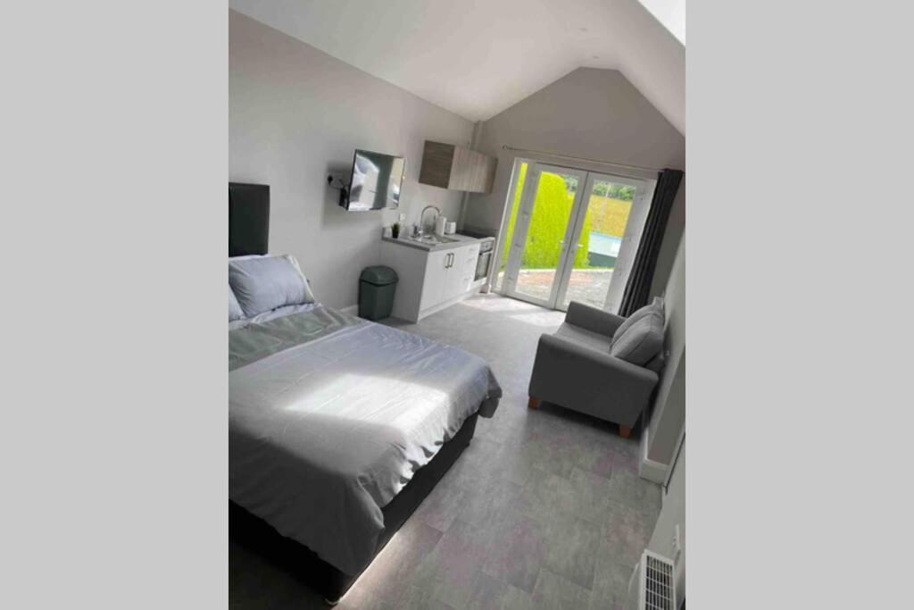 The Forest Chalet - Stunning Studio Apartment Ballycastle Eksteriør bilde
